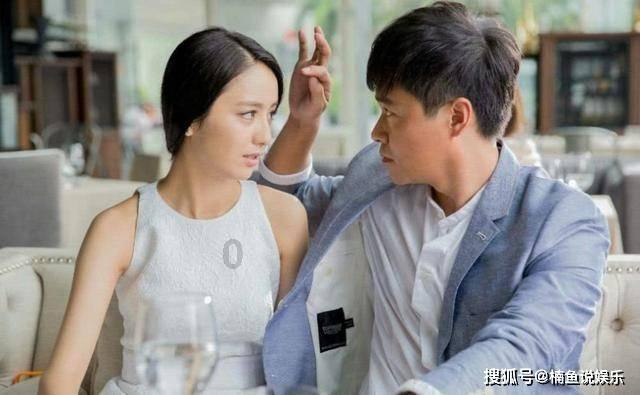 吴千语随老公国外度假被拍,素颜被指一脸男星